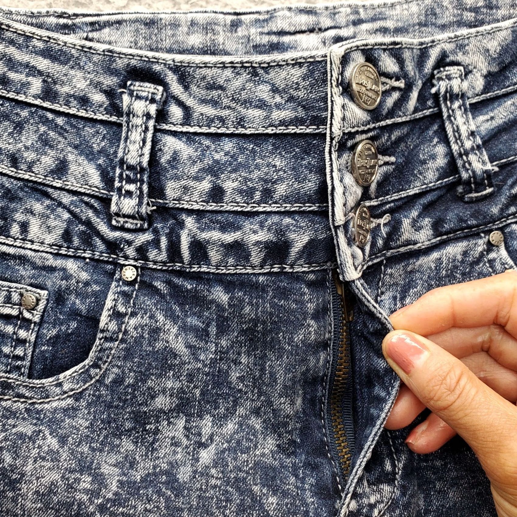 Denime IRIS Jeans Women Size 07 Multi Denim Acid Wash Skinny Fit Low Waist 3 Button Fly Womens Size 07 Denim Jeans Size 28" / US 6 / IT 42 - 6 Thumbnail