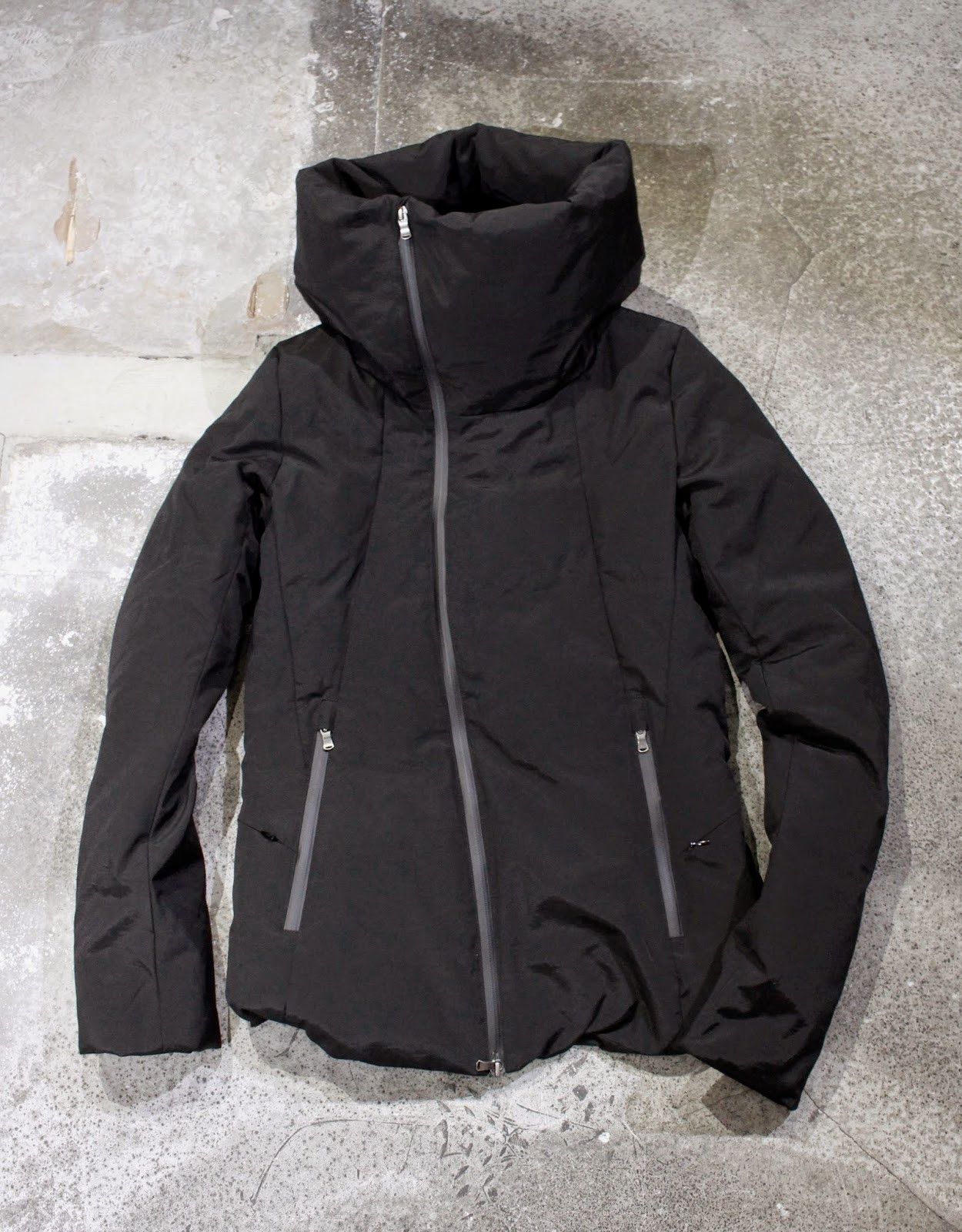 The Viridi-anne AW16 Down Vest JP 3 Fits US M Co/Ny Size US M / EU 48-50 / 2 - 1 Thumbnail