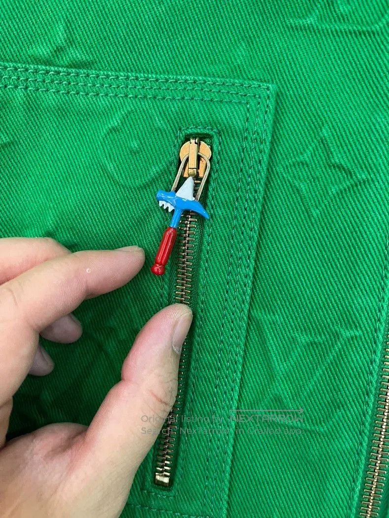 Louis Vuitton Louis Vuitton Full logo three-dimensional embossing jacket Size US M / EU 48-50 / 2 - 3 Thumbnail