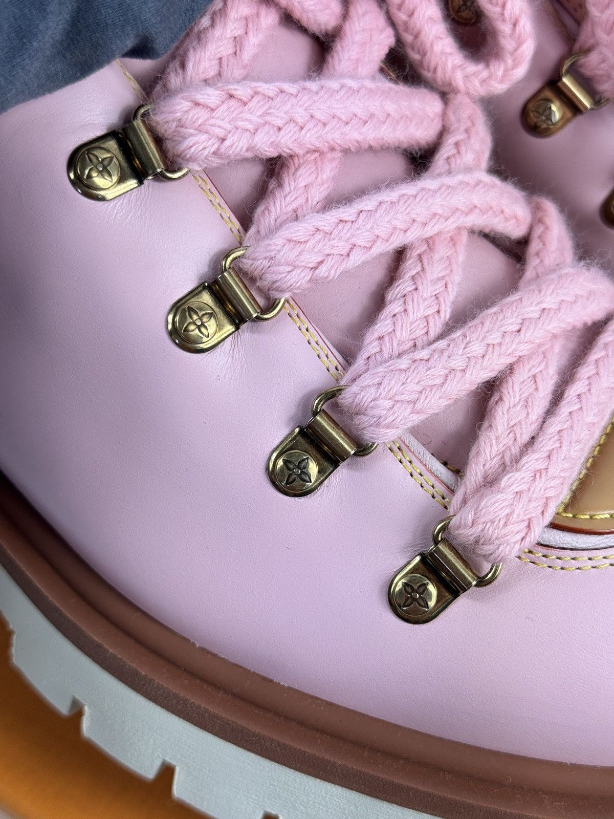 Louis Vuitton LV REMIX DERBY 1AIJAN SIZE: LV8 fits US10 Size US 8 / EU 41 - 10 Thumbnail