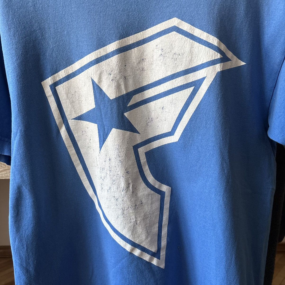 Famous Stars And Straps Vintage 90’s Distressed Rare skate T-shirt Famous Size US M / EU 48-50 / 2 - 3 Thumbnail