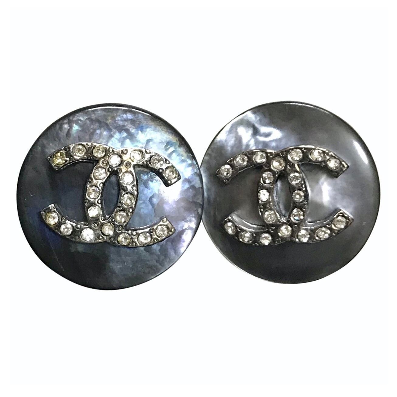 Chanel Vintage CHANEL black shell earrings with rhinestone crystal Size ONE SIZE - 1 Thumbnail