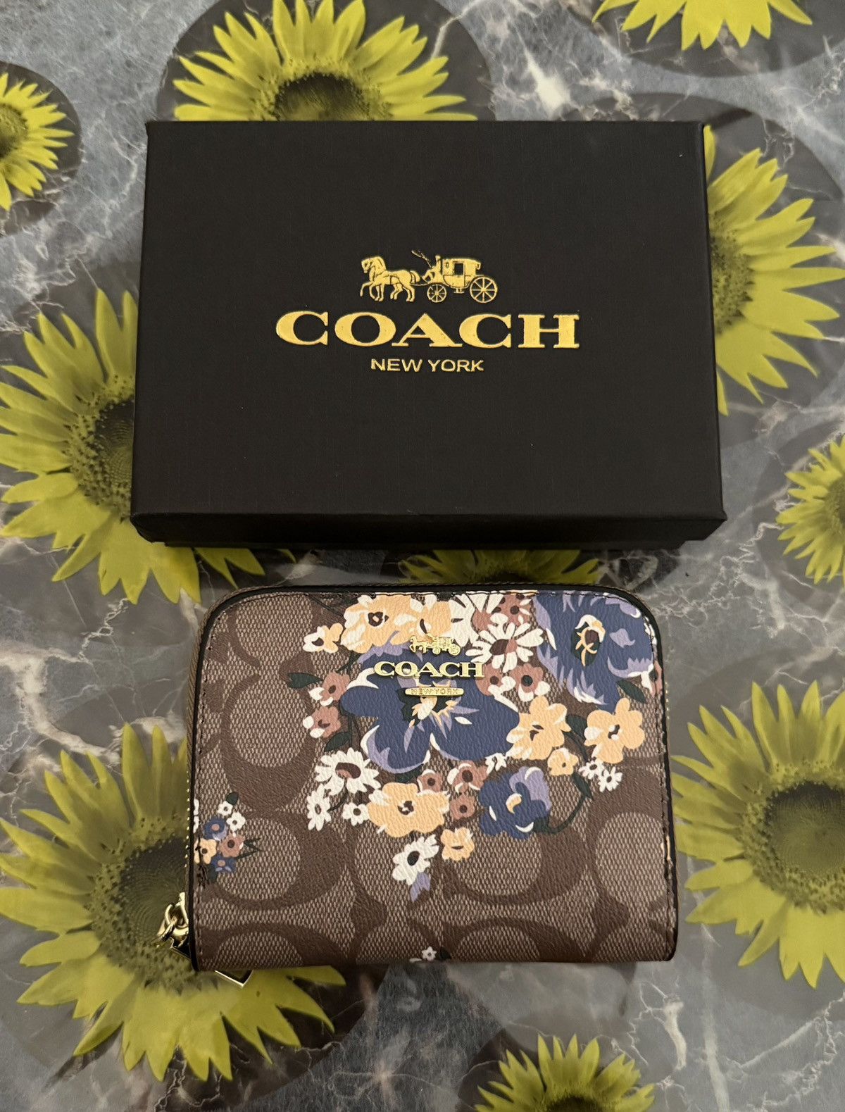 Coach Coach Brown Signature Floral Cluster Small Zip Wallet Size ONE SIZE - 1 Thumbnail