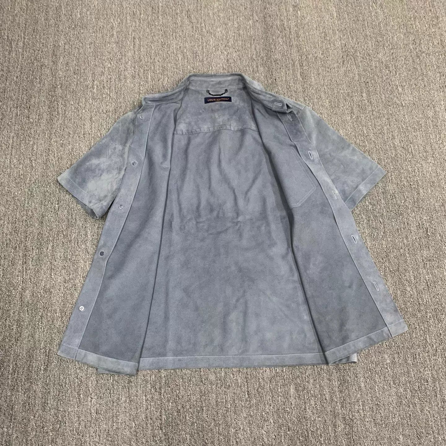 Louis Vuitton LV blue suede short sleeve shirt 48 95new Size US M / EU 48-50 / 2 - 8 Thumbnail