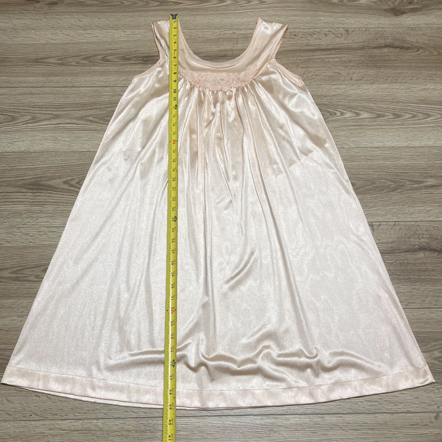 Vintage VINTAGE Lorraine Women's Sleepwear Nightgown Sleeveless Medium Pale Peach Intimates Nightgown 1980s Size ONE SIZE - 2 Thumbnail
