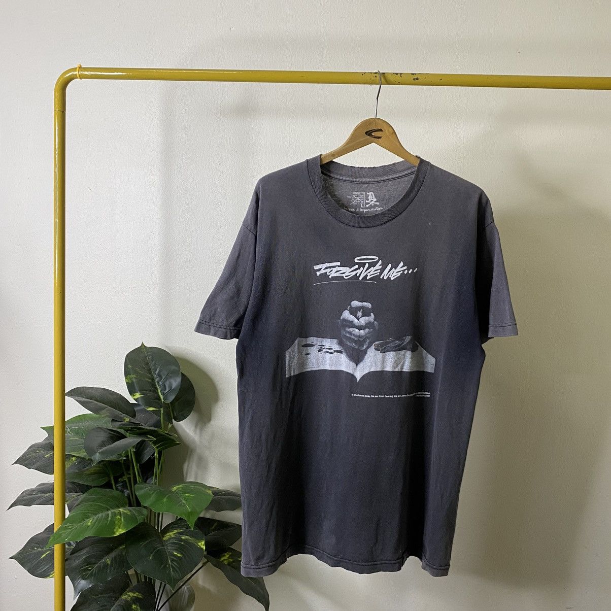 Dissizit Dissizit Forgive Me Streetwear Sunfaded T Shirt Size US L / EU 52-54 / 3 - 1 Thumbnail
