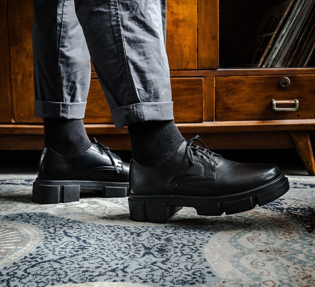 Designer TITAN DERBY TRIPLE BLACK Size US 10 / EU 43 - 4 Thumbnail