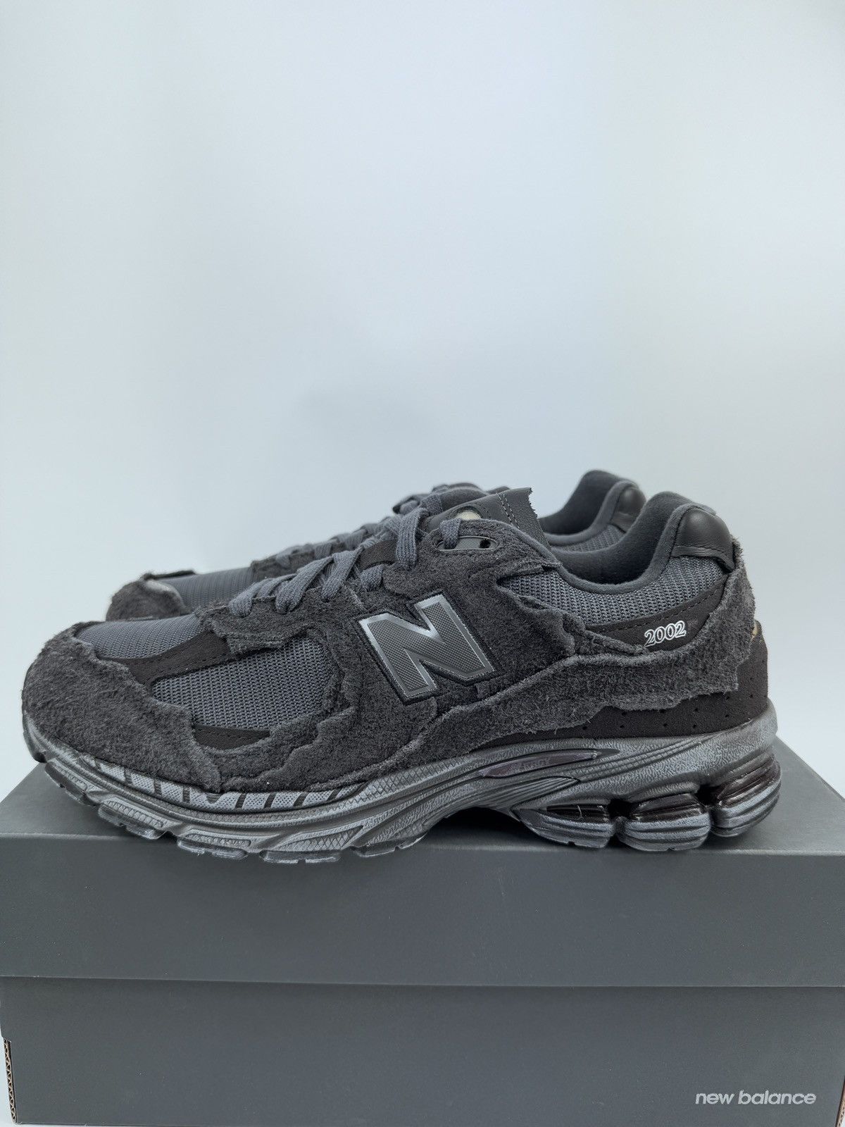 New Balance NEW BALANCE 2002R SNEAKERS Size US 9.5 / EU 42-43 - 2 Thumbnail