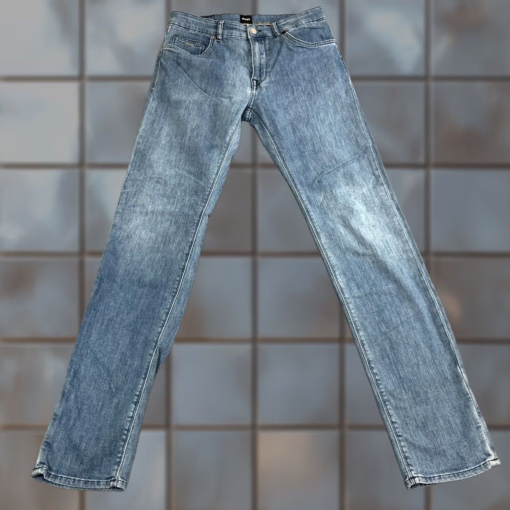 Hugo Boss HUGO BOSS Jeans Regular Tapered 30 32 Medium Wash Blue Stretch Maine 3 Mens Waist 30 Inseam 32 Denim 5-Pocket Shirt Size US 30 / EU 46 - 1 Thumbnail