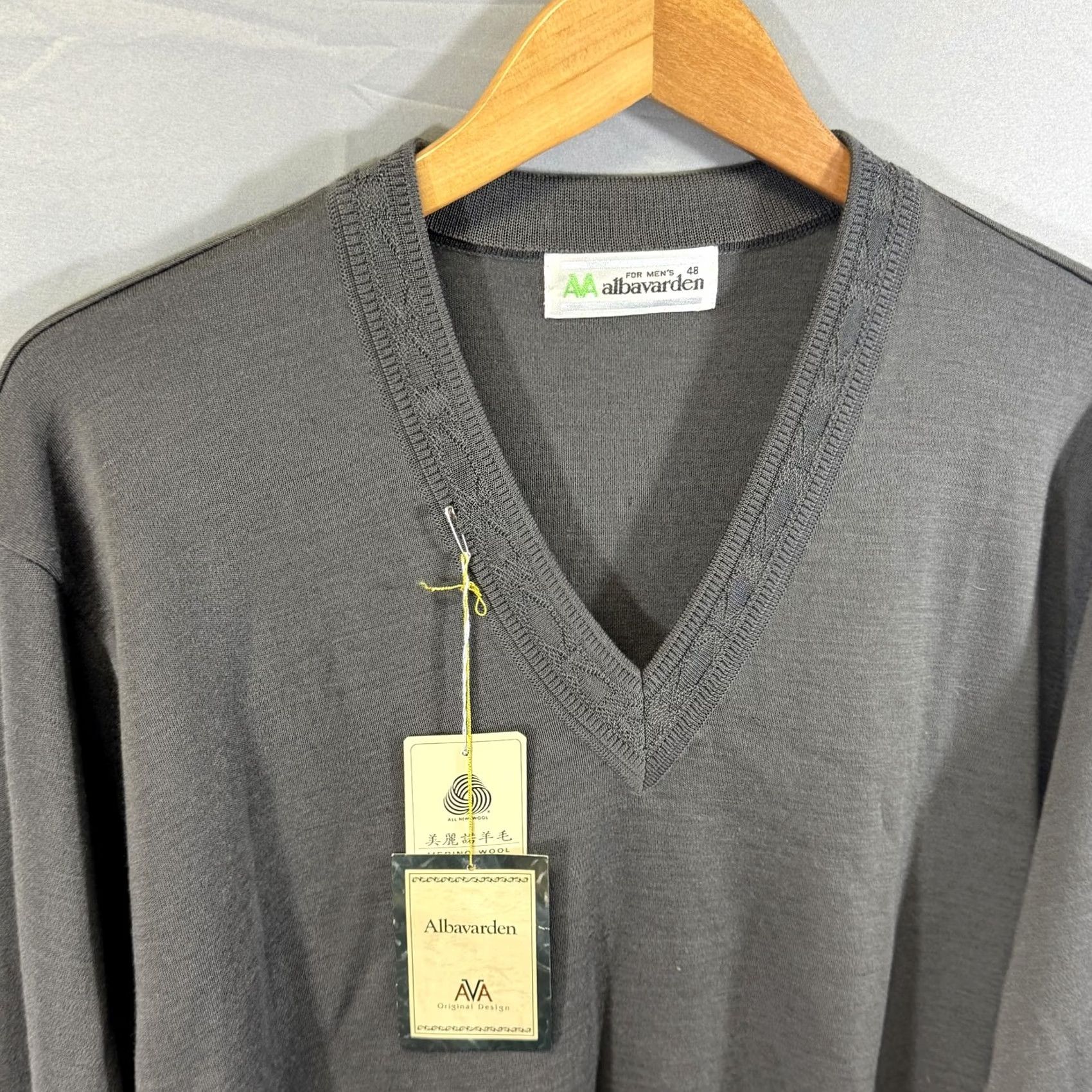 Vintage Albavarden Sweater Mens Medium Gray V-Neck 100% Wool Pockets Pullover Knit Ribbed Cuffs Hem Tag N/A Size US M / EU 48-50 / 2 - 3 Thumbnail