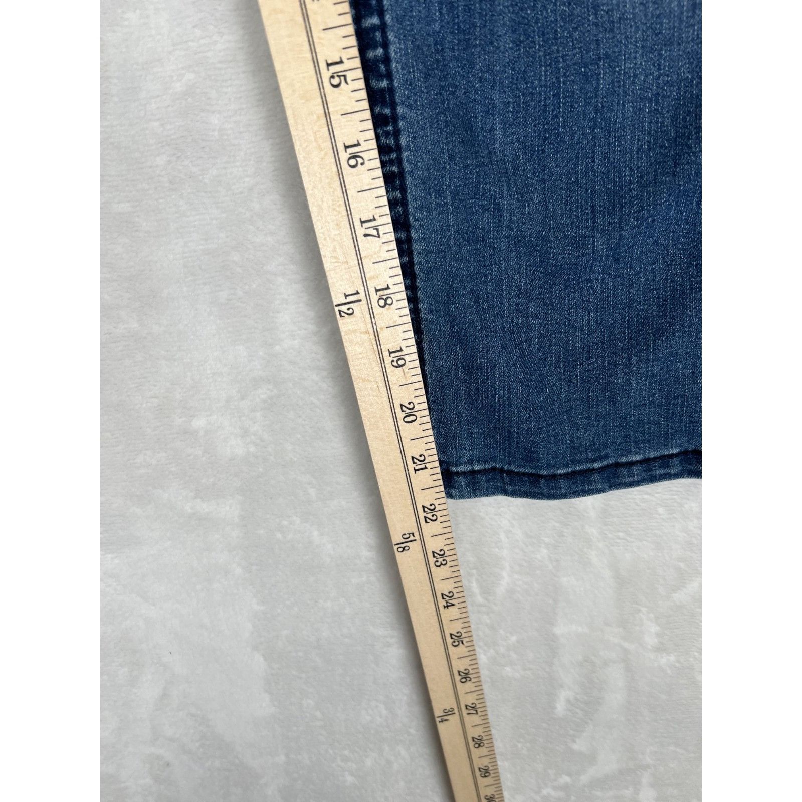 Seven 7 Seven7 Women Size 8 Medium Wash Mid Rise Slim Straight Cropp Size 30" / US 8 / IT 44 - 4 Thumbnail