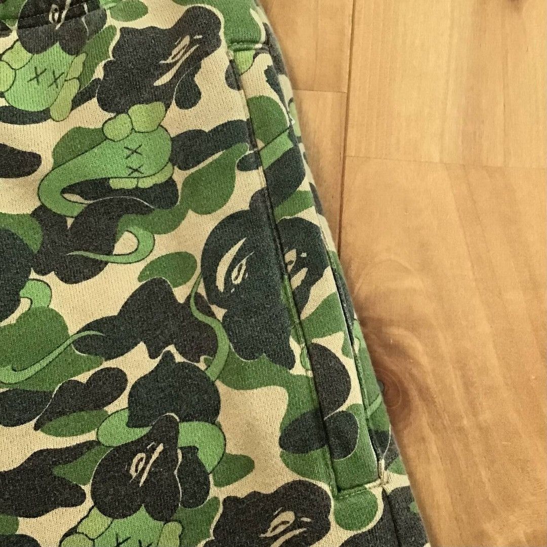 Bape × Kaws BAPE × KAWS Bendy ABC Camo Green Sweat Shorts NIGO ★size S Size US 30 / EU 46 - 5 Thumbnail