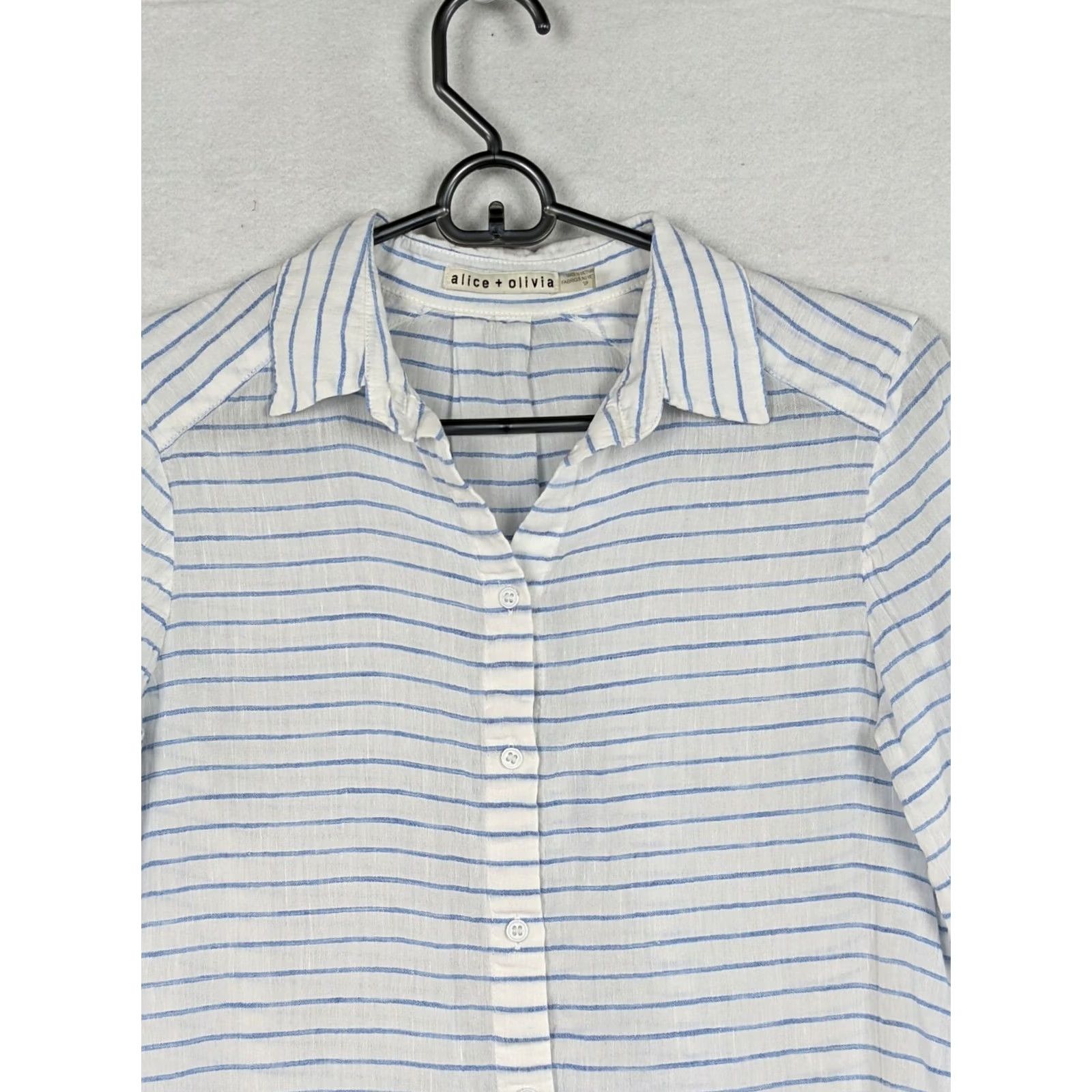 Alice + Olivia ALICE & OLIVIA Button-Up Shirt Women S Striped Long Sleeve Tunic Blue/White Linen/Cotton V-Neck Tie Cuffs Casual Modern 90s? Size S / US 4 / IT 40 - 4 Thumbnail