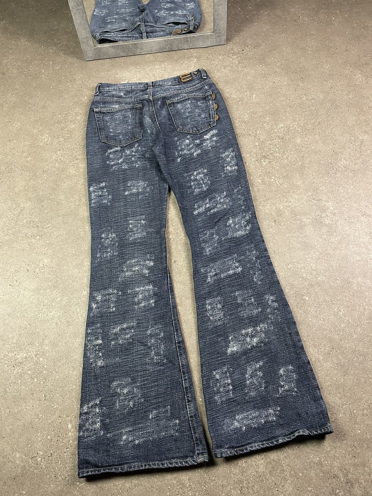 If Six Was Nine × Japanese Brand × Le Grande Bleu (L.G.B.) Vintage Y2K e Play Distressed denim Flared Jeans Pants Size US 28 / EU 44 - 2 Thumbnail