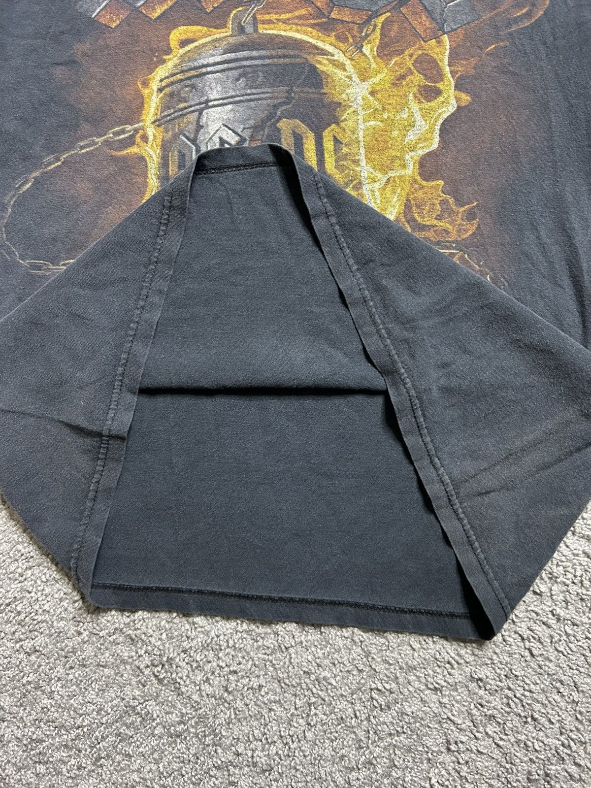 Vintage Vintage Y2K AC/DC Hells Bells Band Tee Size US L / EU 52-54 / 3 - 5 Thumbnail