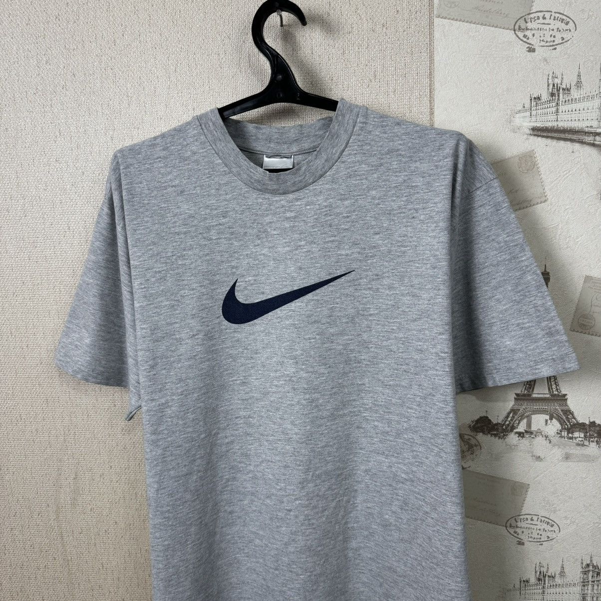 Nike × Vintage Vintage Nike 90s T shirt Centre Logo Gray XL Streetwear Size US XL / EU 56 / 4 - 5 Thumbnail