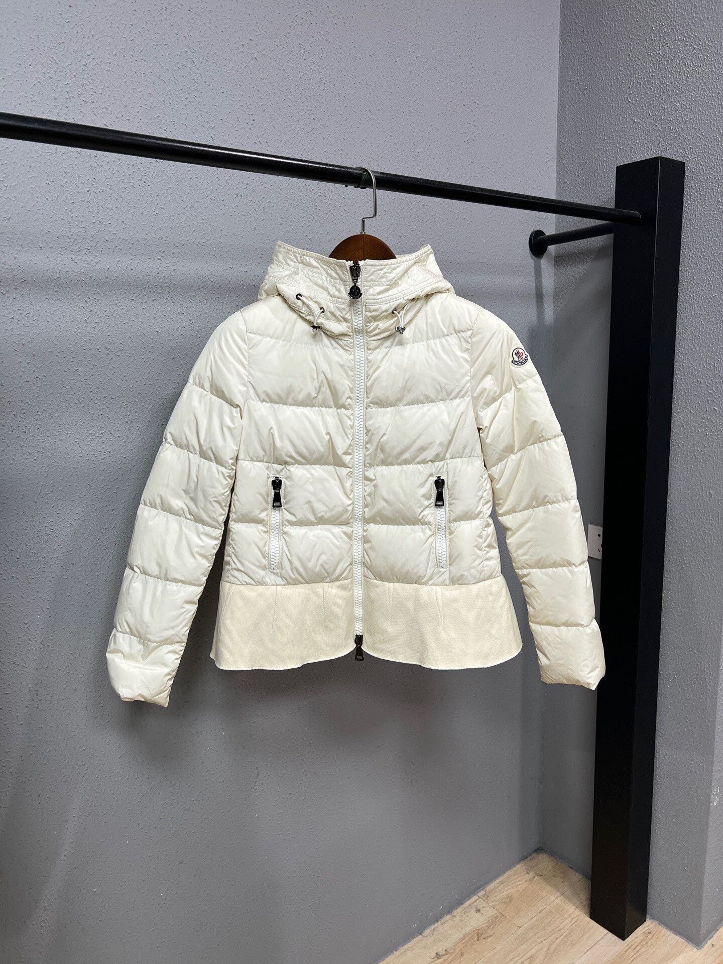 Moncler Moncler Off-White Ruffled Down Jacket Size S / US 4 / IT 40 - 1 Thumbnail