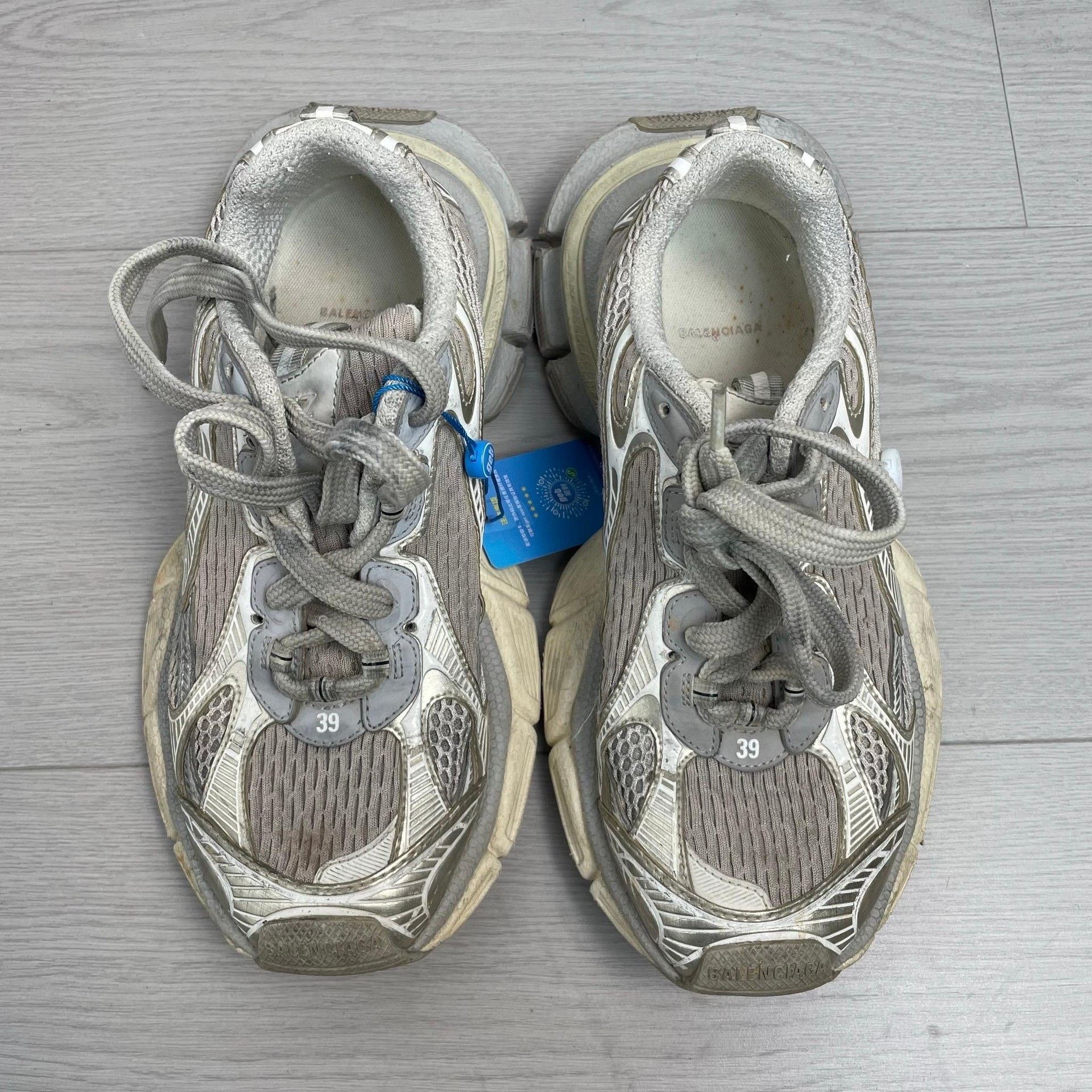 Balenciaga Balenciaga Silver Lowtop Sneakers 39 Men Size US 6.5 / EU 39-40 - 1 Thumbnail