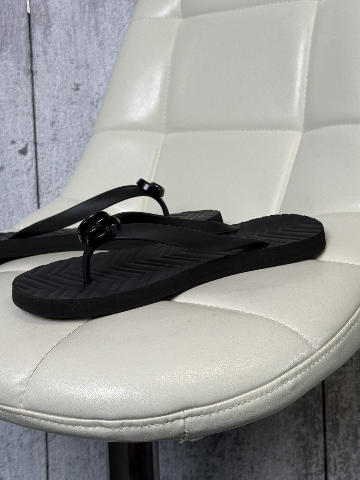 Gucci Gucci GG Marmont Rubber Thong Flip Flops Sandals Mens Size 9 Size US 9 / EU 42 - 5 Thumbnail