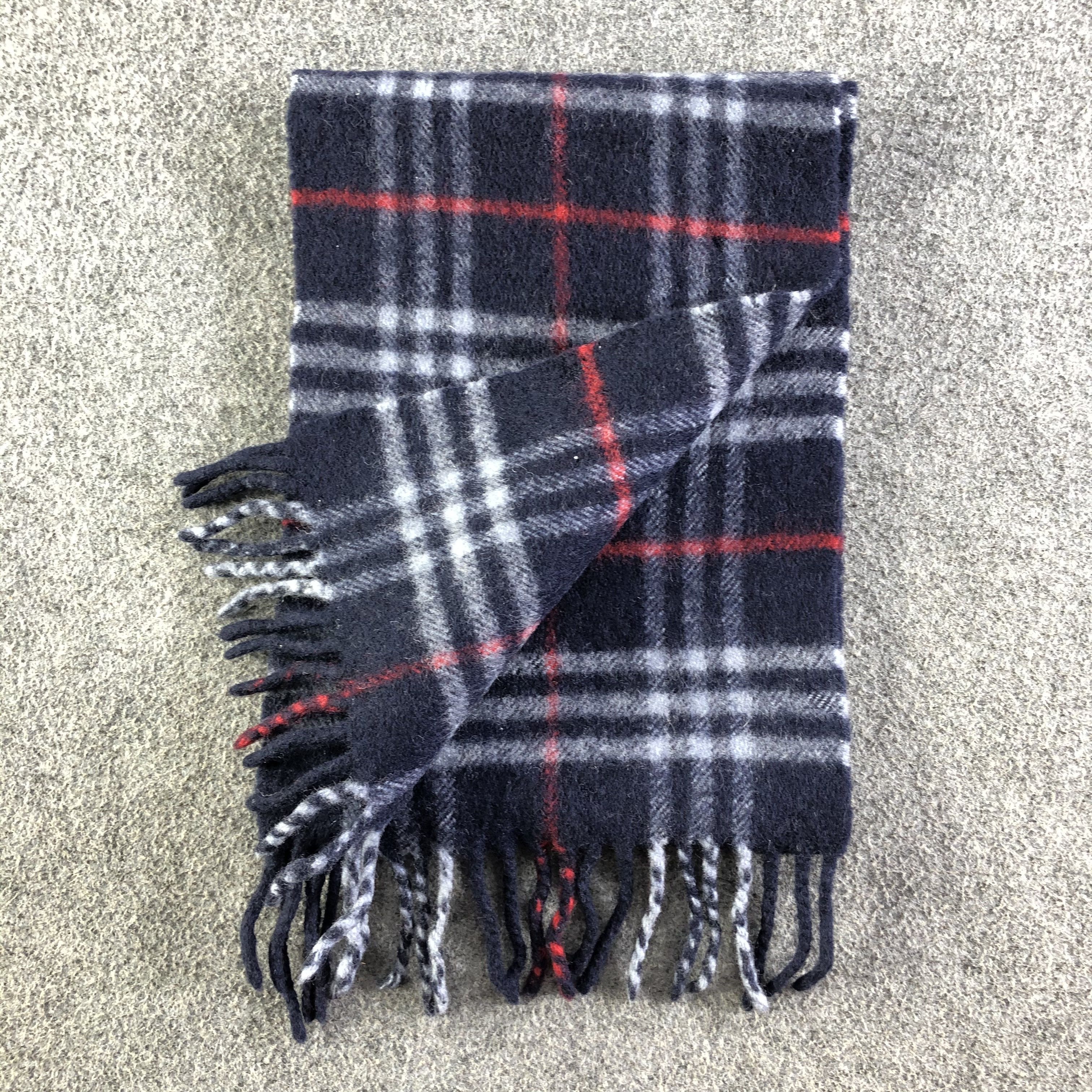 Burberry Burberrys Scarf / Muffler / Neckwear Size ONE SIZE - 5 Thumbnail