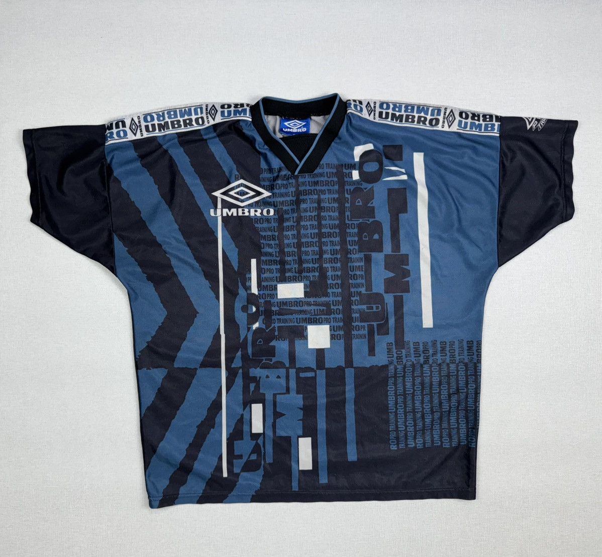 Umbro × Vintage Men’s Vintage Umbro Retro Training Polyester T-Shirt size XL Size US XL / EU 56 / 4 - 1 Thumbnail
