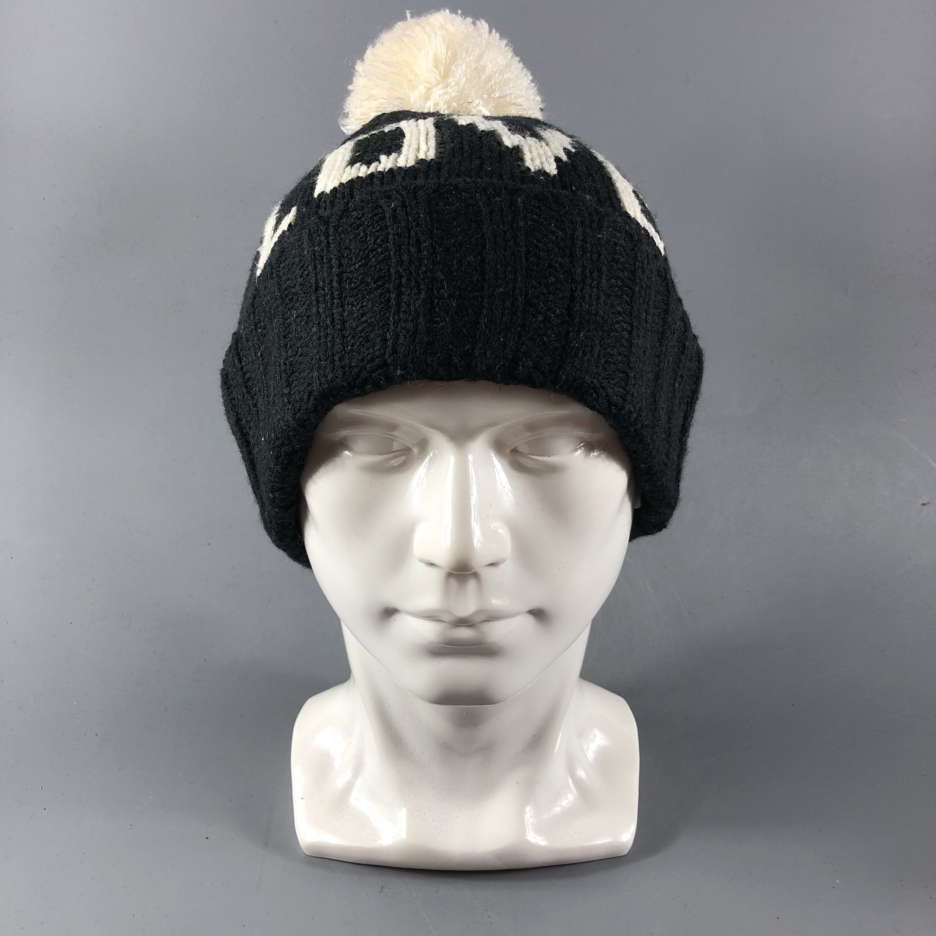 image of Gap Love Bobble Beanie Snowcap Snow Hat B562, Men's