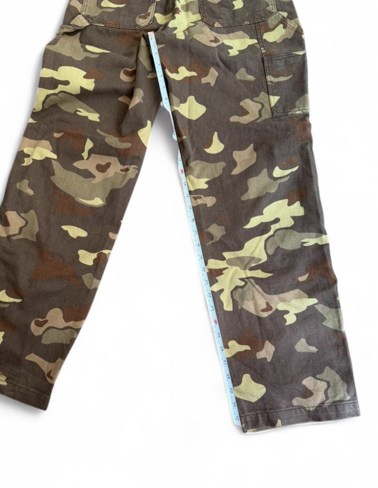 TNA Y2K camo cargo baggy jeans Aritzia TNA size 8 Size 30" / US 8 / IT 44 - 8 Thumbnail