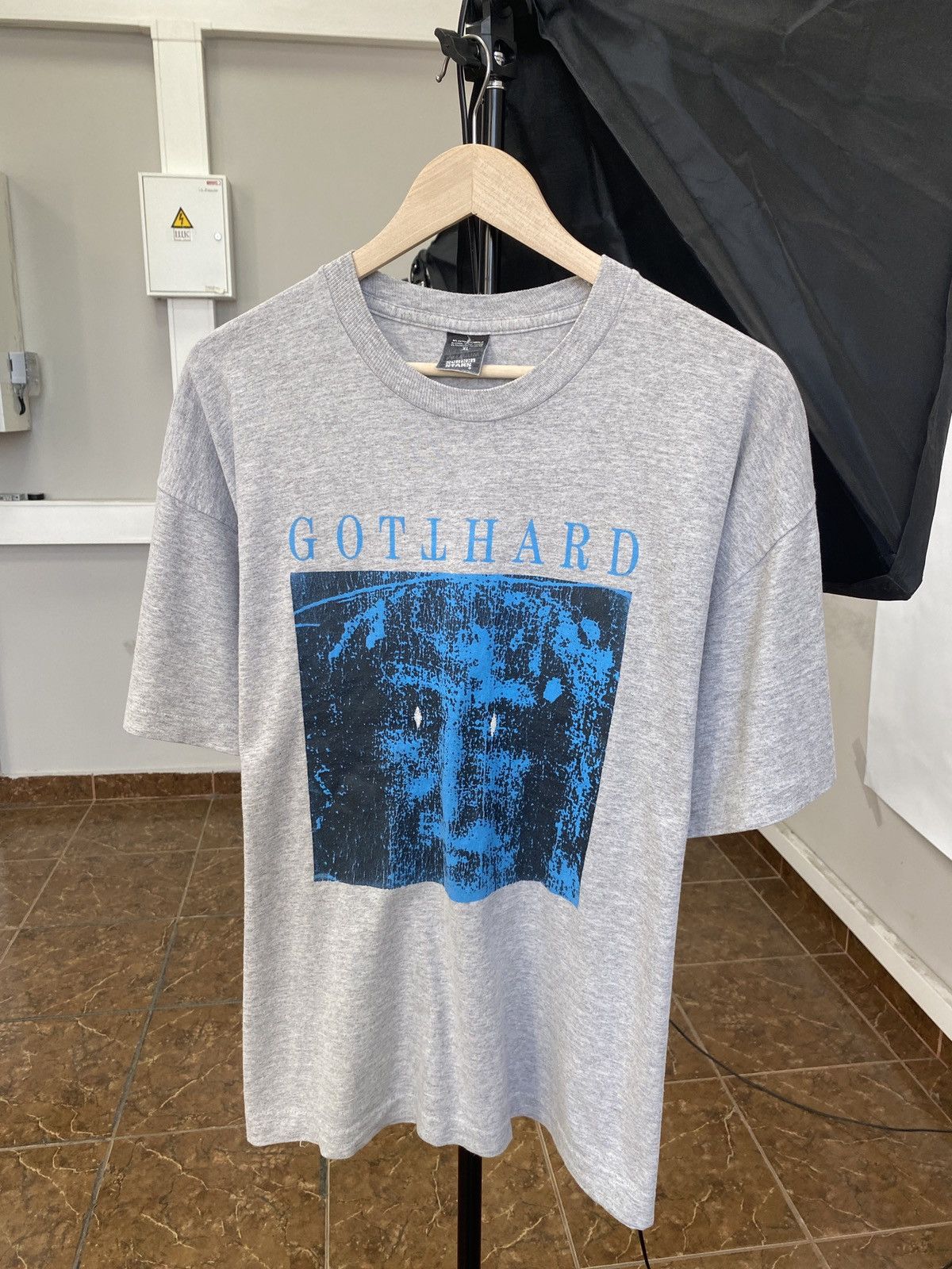 Fruit Of The Loom Vintage 1992 GOTTHARD The New Rock Mussif t-shirt Size US L / EU 52-54 / 3 - 1 Thumbnail