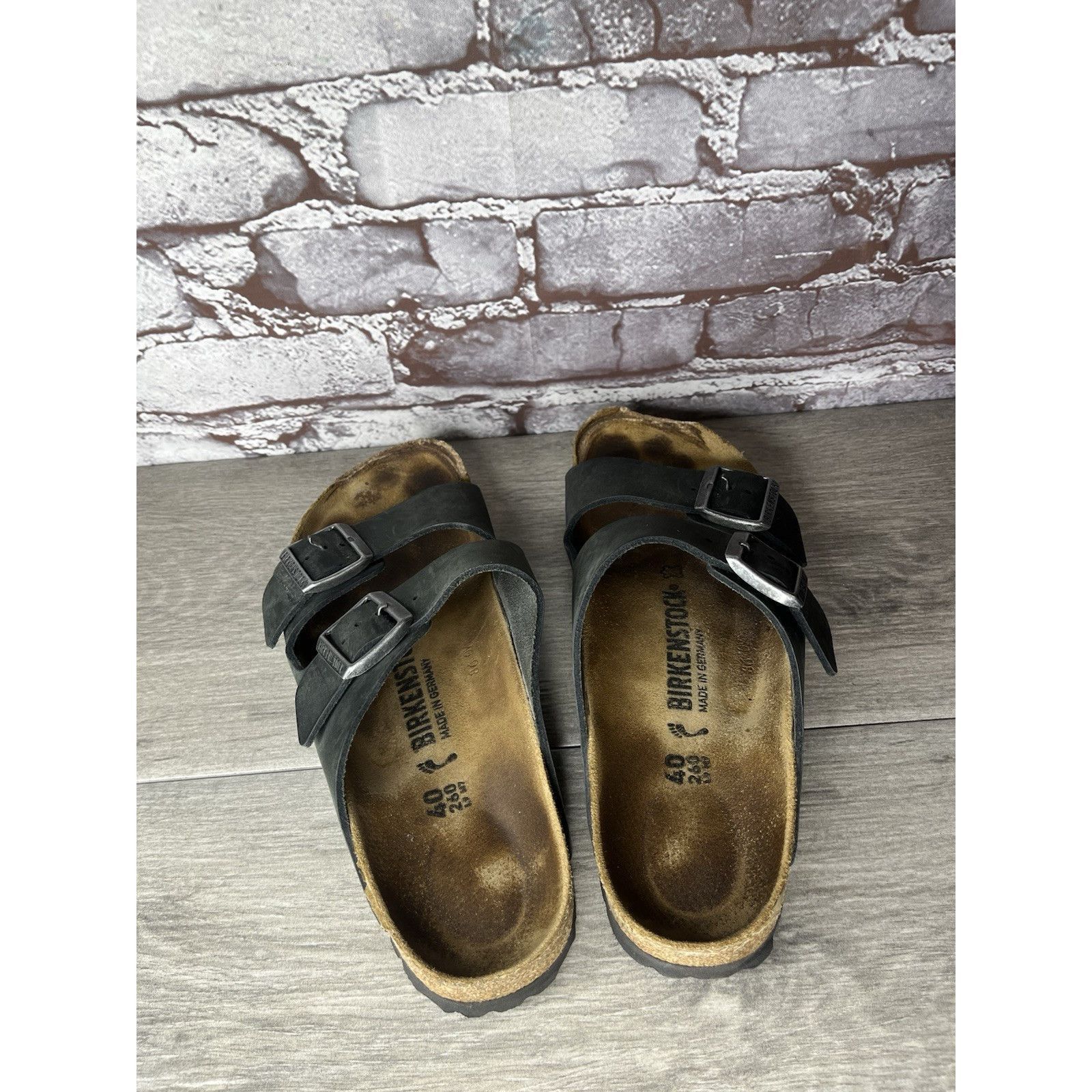 Birkenstock Birkenstock Arizona Black Leather Oiled Slides Sandals Women Size US 9 / IT 39 - 5 Thumbnail