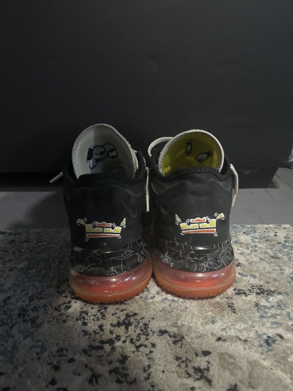 Nike Nike LeBron 18 Low “Sylvester vs Tweety” Size US 9.5 / EU 42-43 - 4 Thumbnail