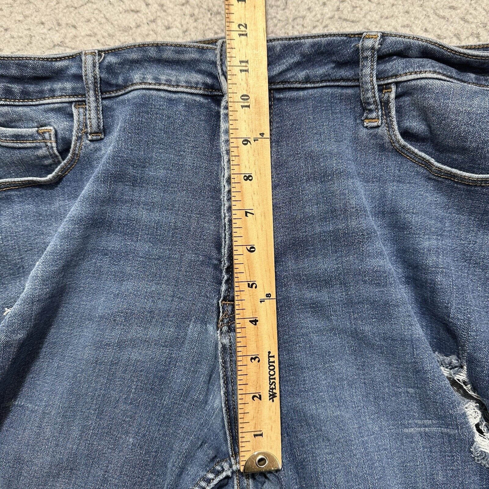 Old Navy Old Navy Rockstar 18 Skinny High Rise Ripped Jeans 36x28 Size 40" / US 18 - 12 Thumbnail
