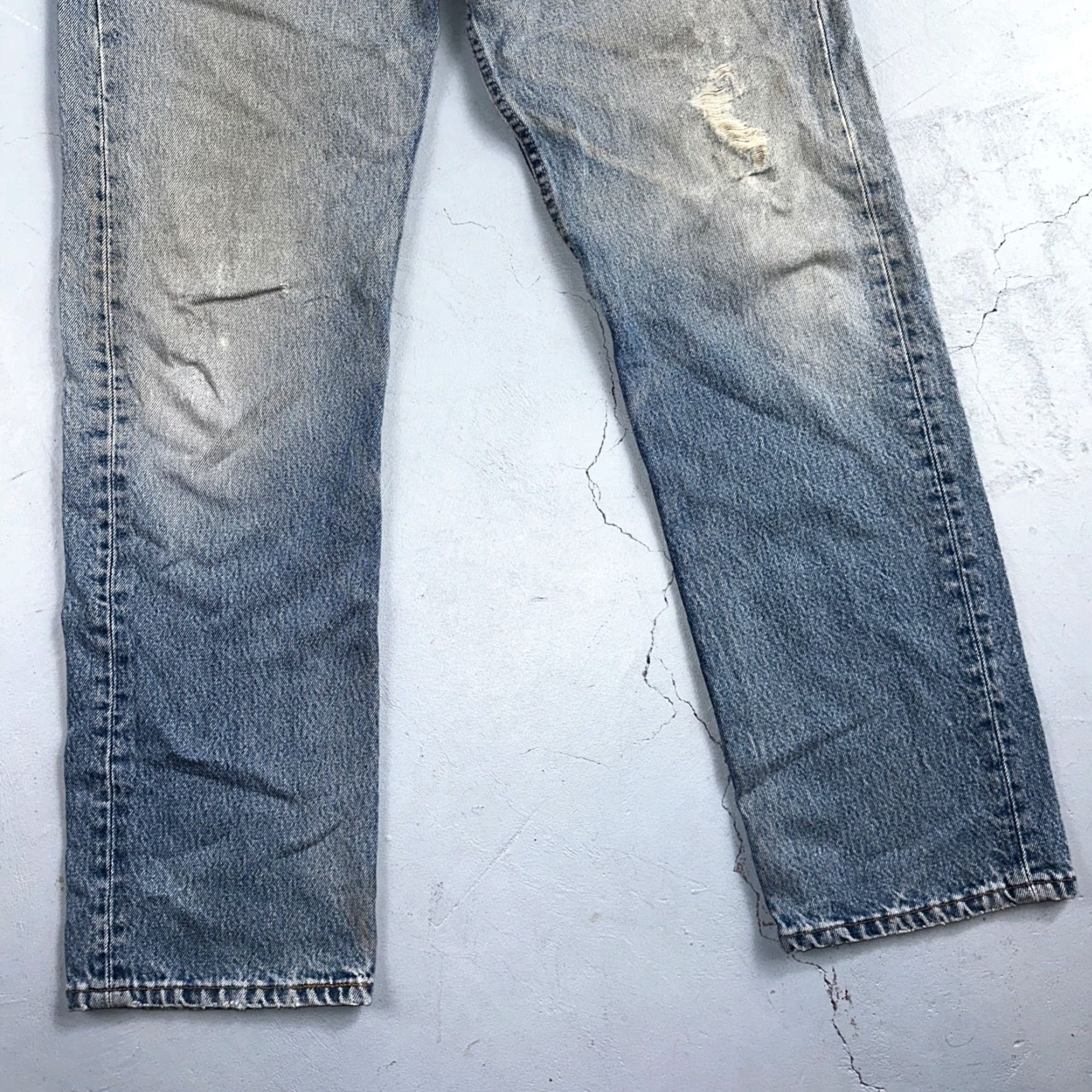 Levi's VINTAGE Levi's 501 90s USA Straight Leg Jeans Blue Light Wash 33x32 Mens Size US 33 - 3 Thumbnail