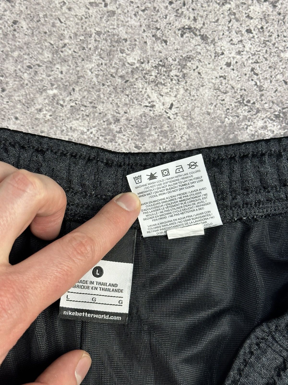 Other VINTAGE NIKE Y2K MESH SHORTS EMBROIDERED SWOOSH BLACK 90s Size US 33 - 11 Thumbnail