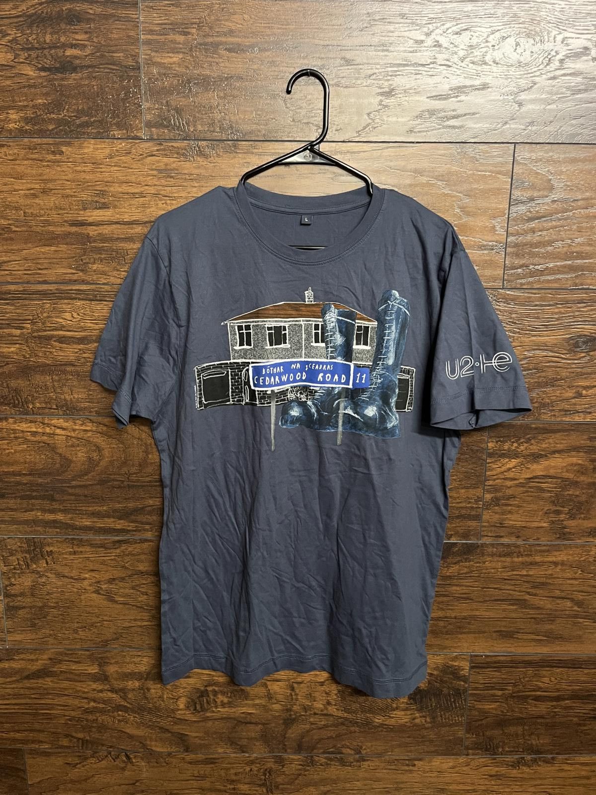 Designer U2 Album Promo T-shirt Songs of Innocence Cedarwood Road Tee Size US L / EU 52-54 / 3 - 1 Thumbnail