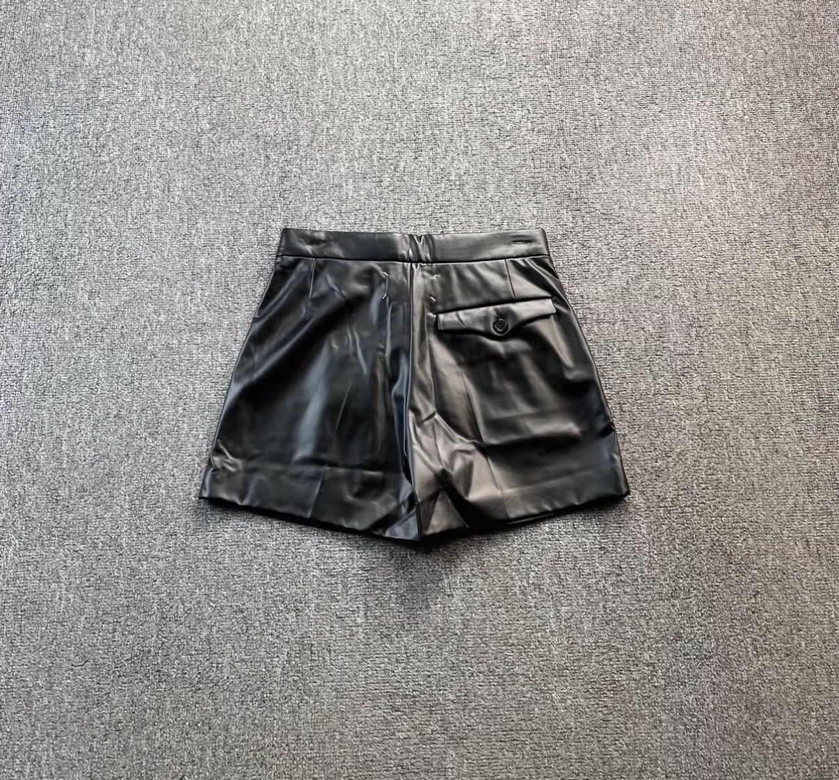 Maison Margiela Maison Margiela Black Leather Shorts J41 Size 27" / US 4 / IT 40 - 2 Thumbnail