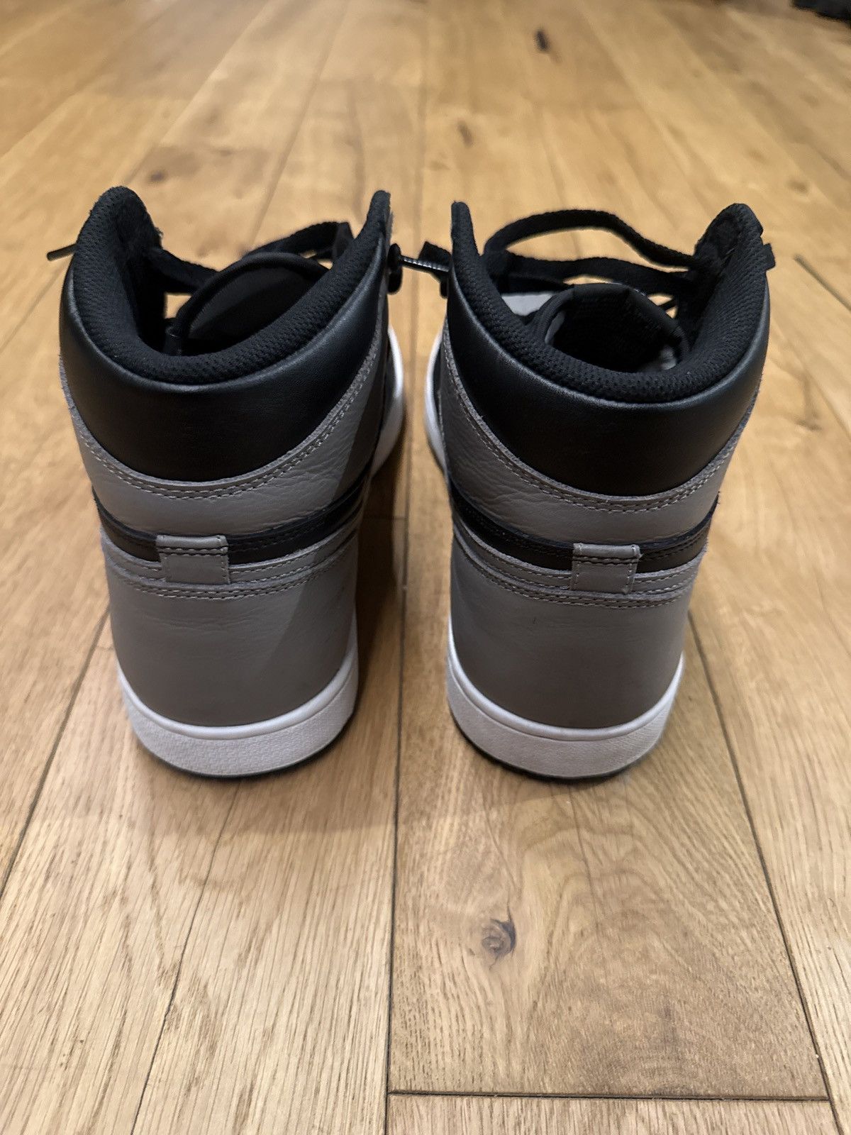 Jordan Brand Air Jordan 1 Retro High OG Shadow 2018 Size 11 555088-013 Size US 11 / EU 44 - 4 Thumbnail