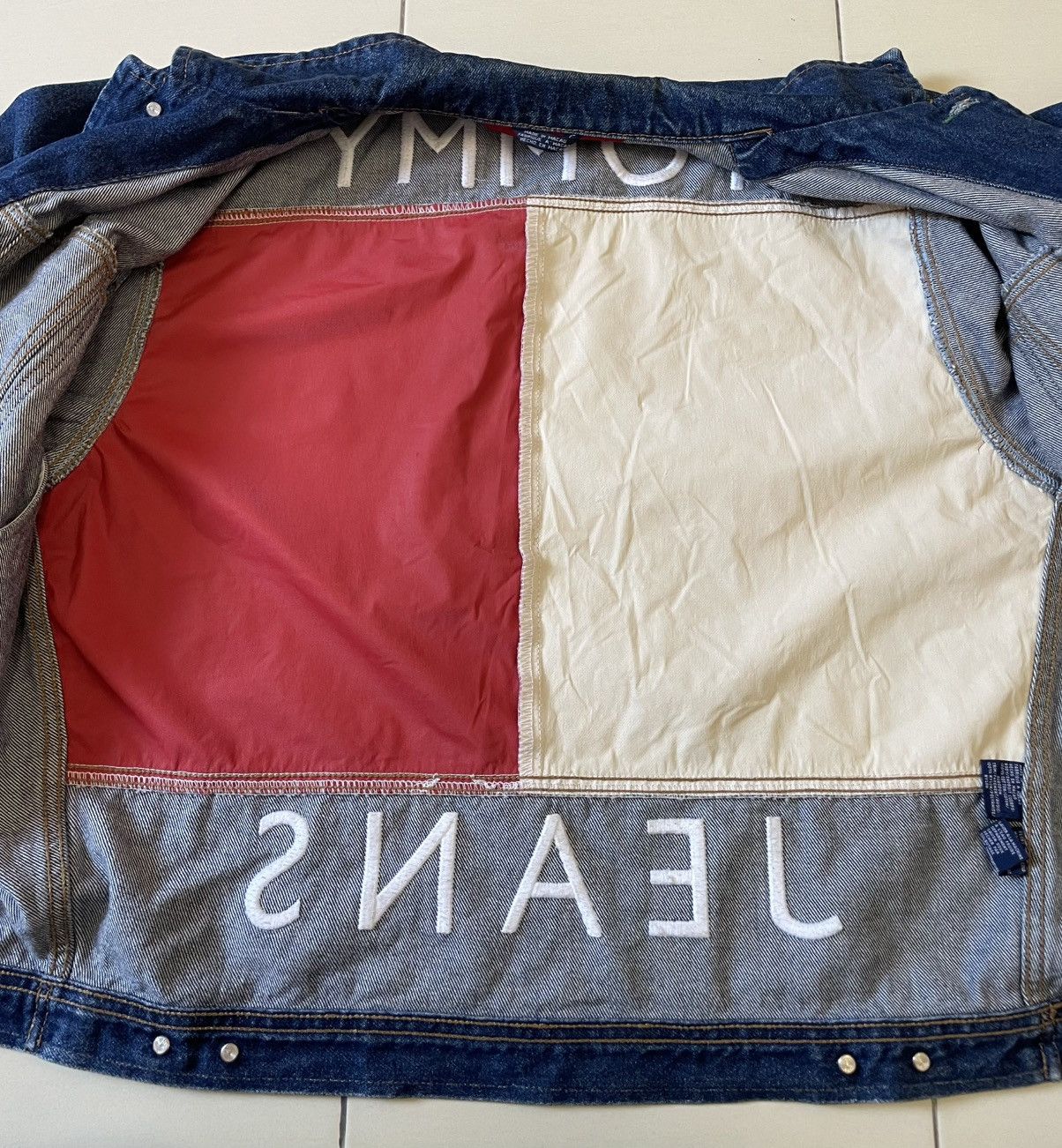 Tommy Hilfiger Vtg 90s Tommy Jeans Big Flag Trucker / Denim Jacket Size US M / EU 48-50 / 2 - 6 Thumbnail