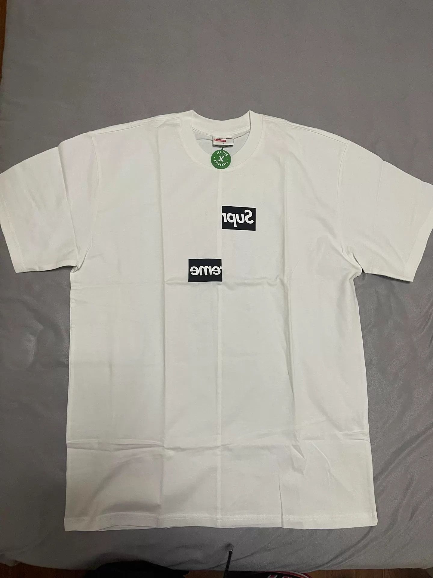 Supreme Supreme CDG Spilt Box Logo White Short Sleeve L New Size US L / EU 52-54 / 3 - 1 Thumbnail
