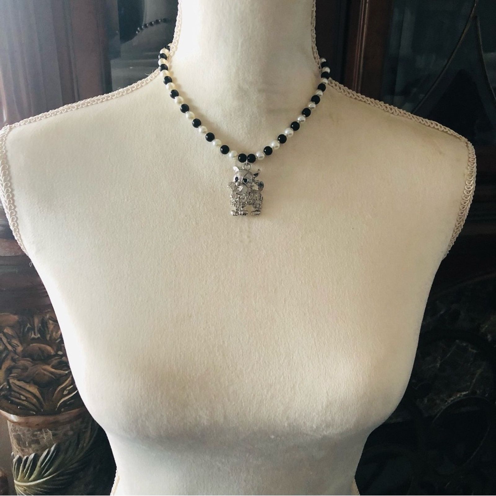 Handmade Handcrafted repurpose scotty dog pendant Pearl necklace Size ONE SIZE - 6 Thumbnail