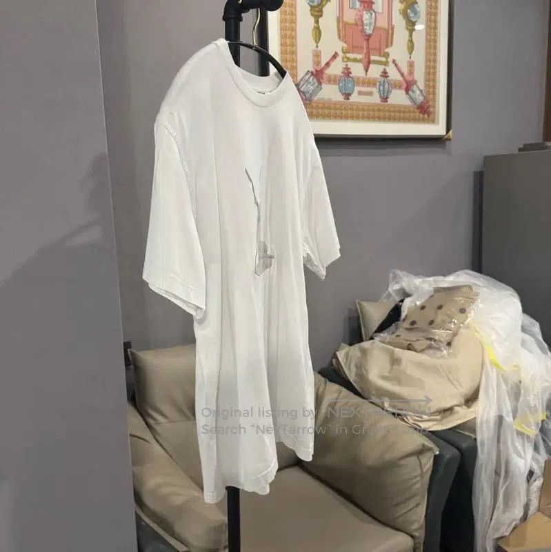Burberry Burberry Women's White Cotton T-Shirt. Size S / US 4 / IT 40 - 3 Thumbnail