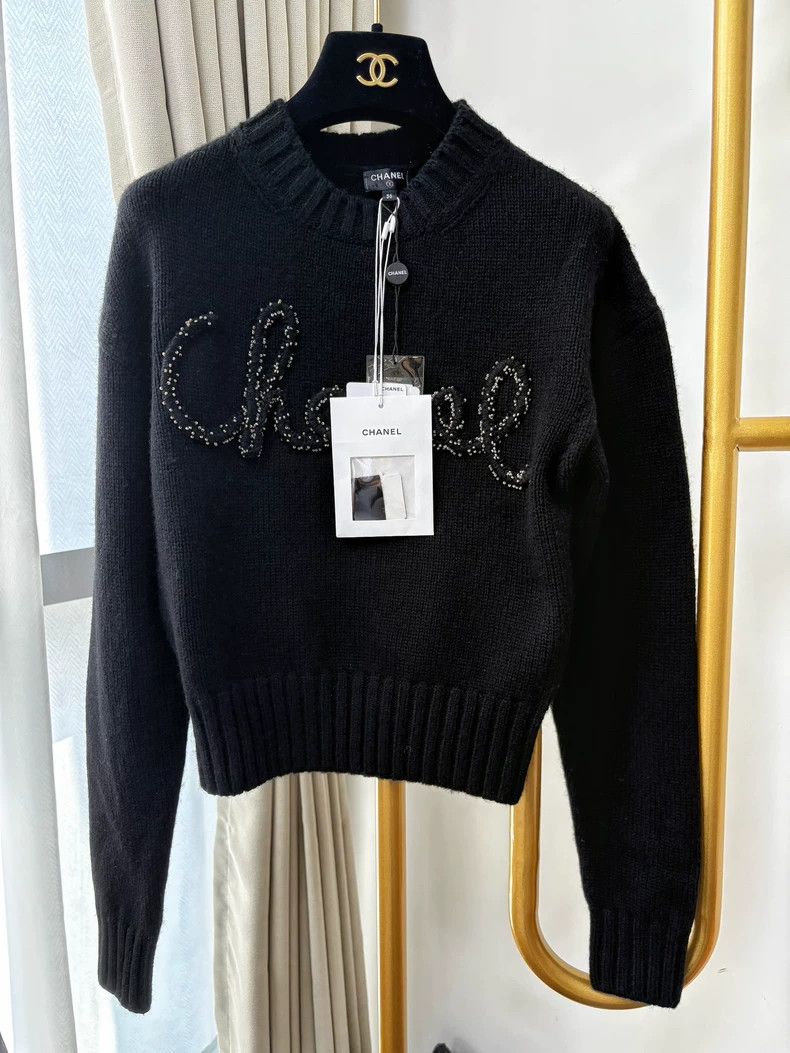 Chanel Chanel 20B black pearl letter logo long-sleeved short swea Size XS / US 0-2 / IT 36-38 - 1 Thumbnail
