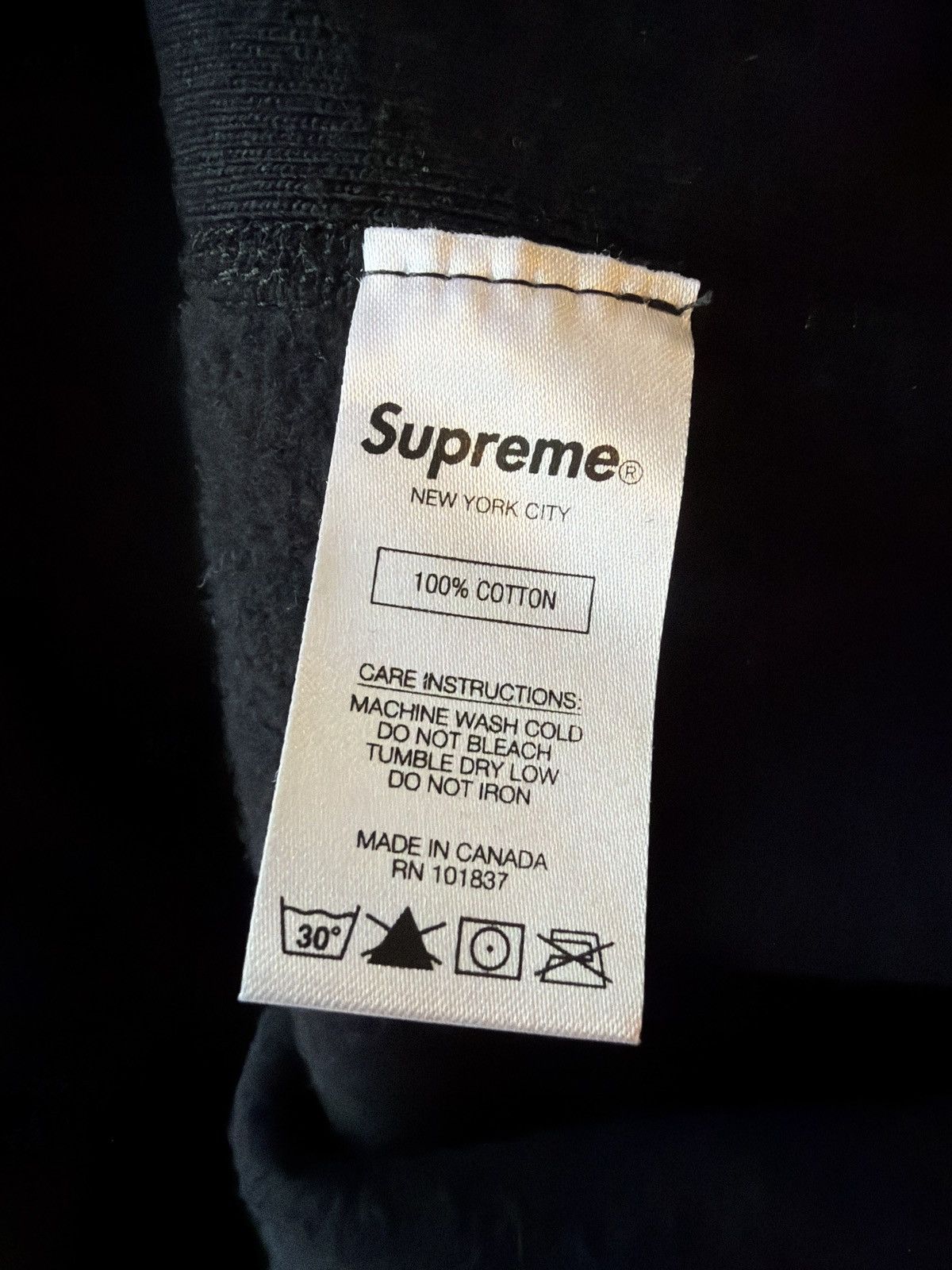 Supreme FW17 Embossed Hoodie Size US XL / EU 56 / 4 - 5 Thumbnail