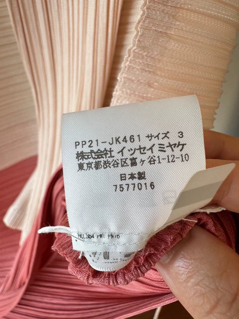 Issey Miyake Issey Miyake size:3 Pink color-blocked pleated short-sleev Size XS / US 0-2 / IT 36-38 - 4 Thumbnail