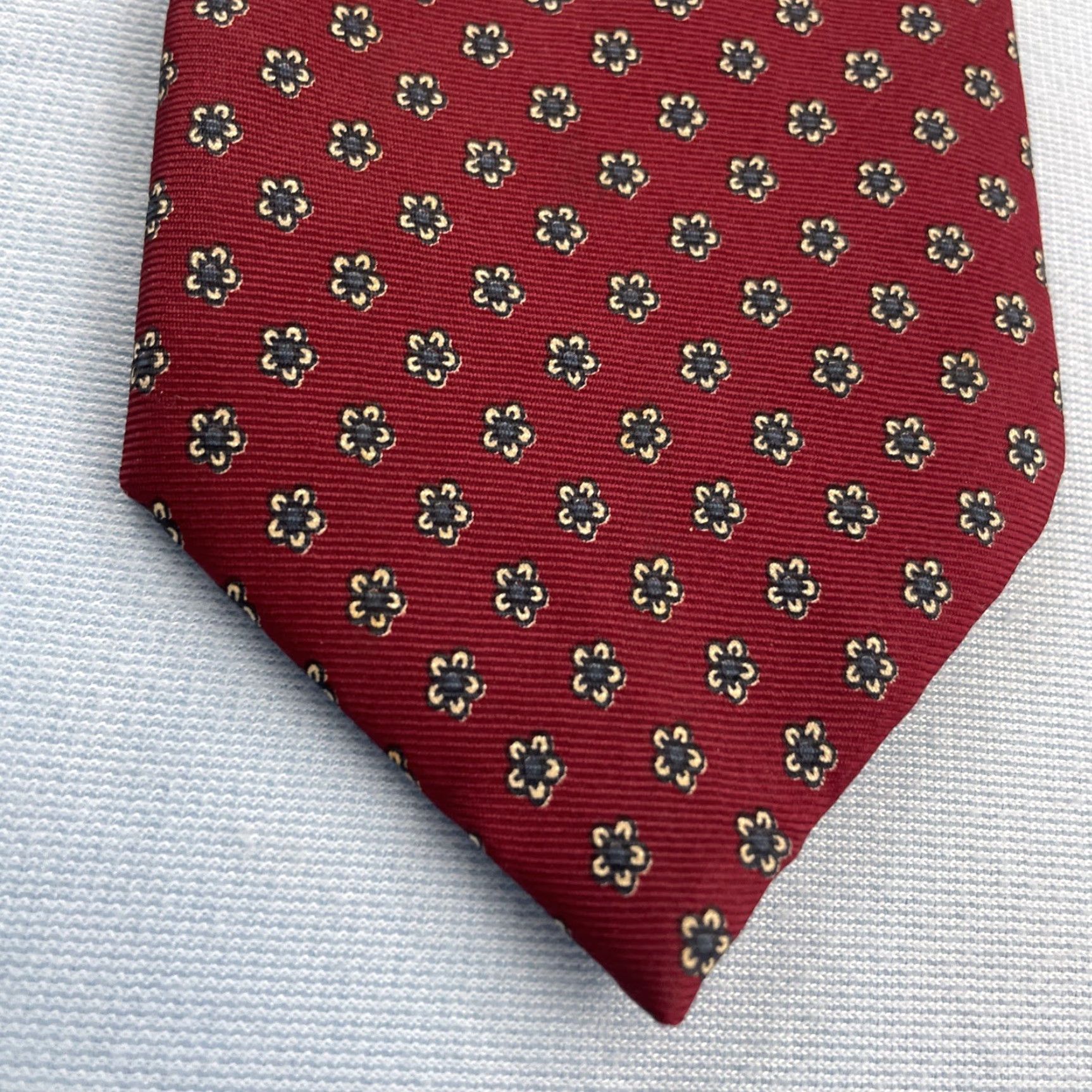 MCM VINTAGE Reed St. James Silk ITALY Tie 3x54 Short MCM Floral Medallion Red Necktie Classic 1970s 90s Macclesfield neat foulard Size US 35 - 7 Thumbnail