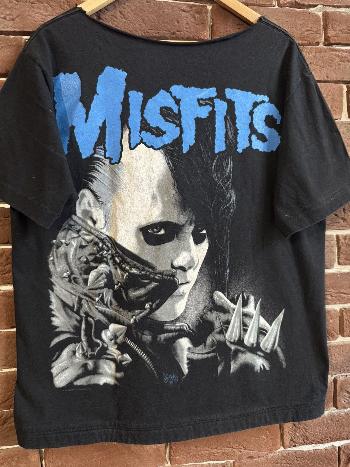 Band Tees Rare Vintage 90s Misfits Doyle Hardcore Punk Band Tshirt Size US L / EU 52-54 / 3 - 9 Thumbnail