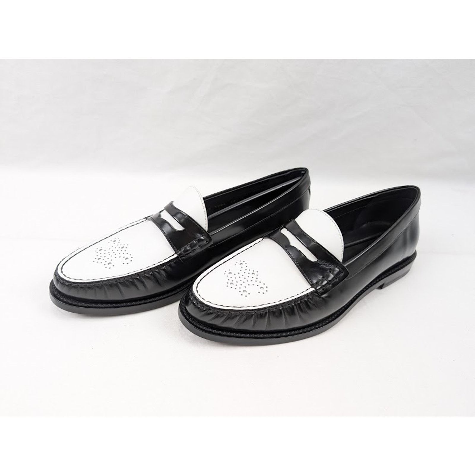 Celine o1rshd1 Loafers 15 in Black/Optic White Size US 11 / EU 44 - 17 Thumbnail