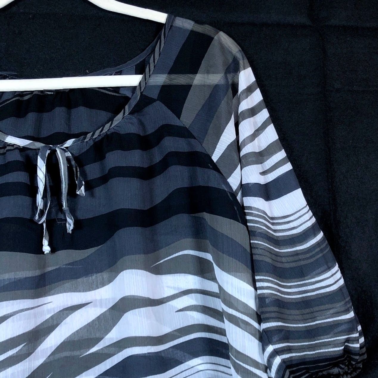Express Express Womens Blouse Zebra Print Black White Sheer 3/4 Sleeve Small Size S / US 4 / IT 40 - 5 Thumbnail