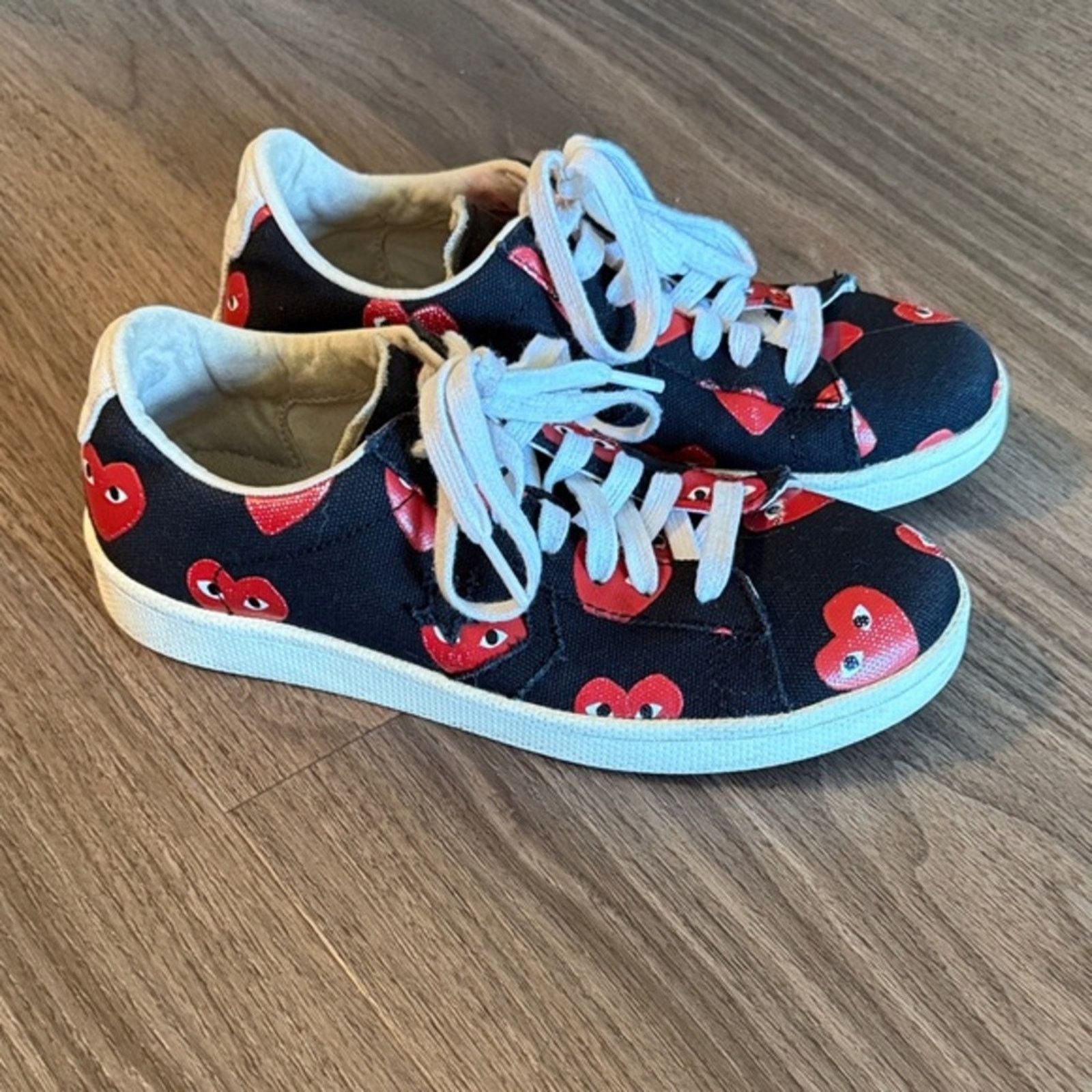 Comme des garçons play black heart print low top converse