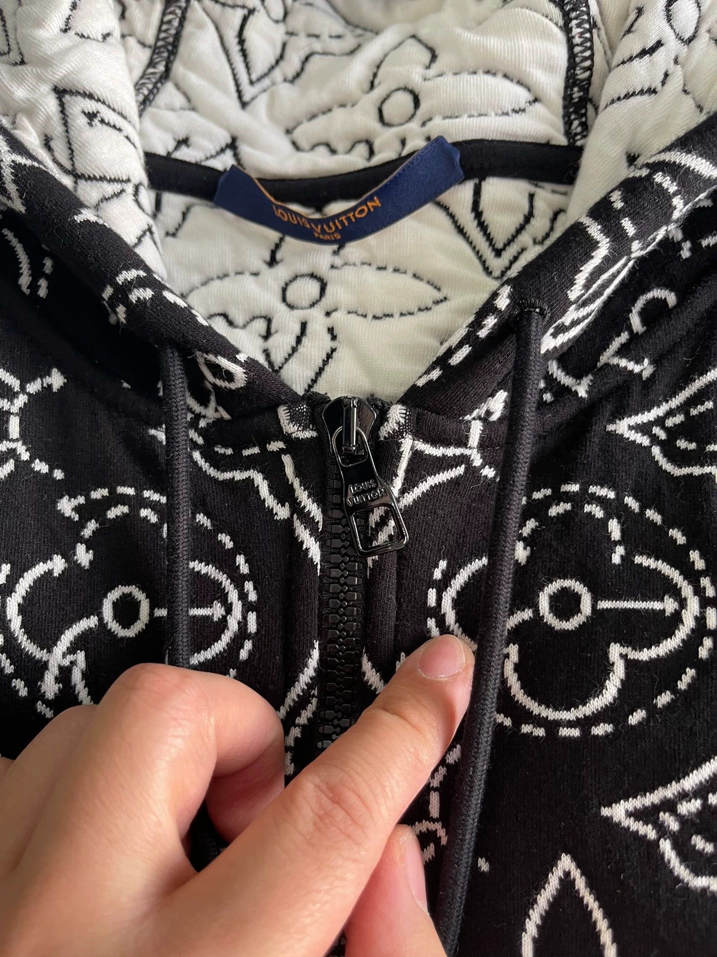 Louis Vuitton LV Monogram Embroidered Full Logo L Jacket Like New Size L / US 10 / IT 46 - 3 Thumbnail