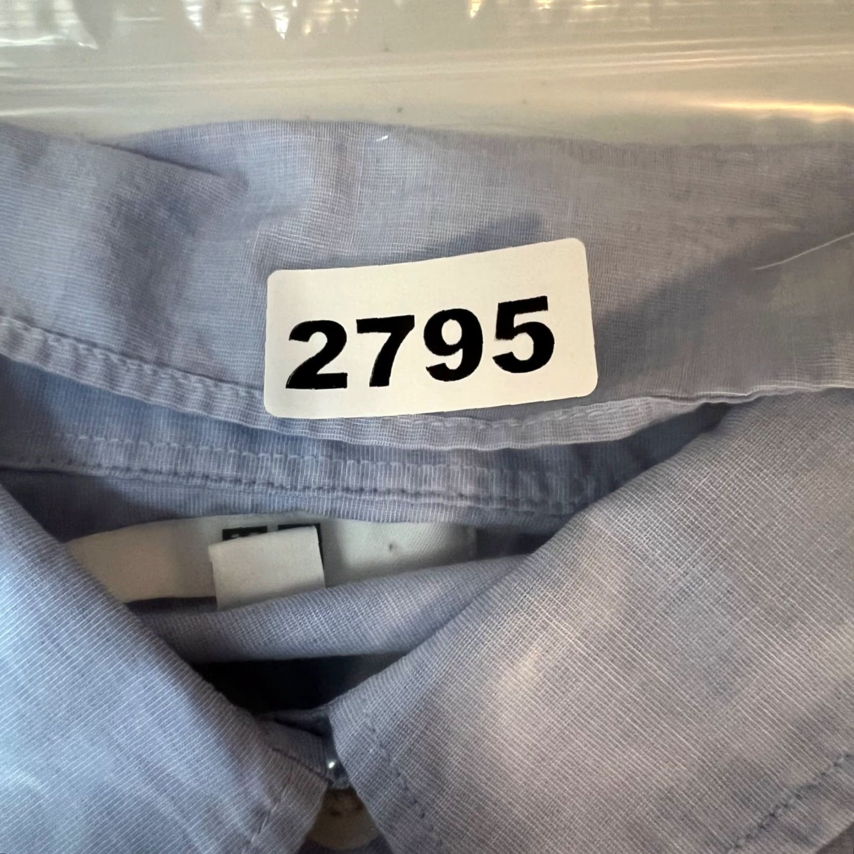 Uniqlo UNIQLO Shirt Mens Small Light Blue Button-Up Cotton Polyester Solid Casual Size S / US 4 / IT 40 - 7 Thumbnail